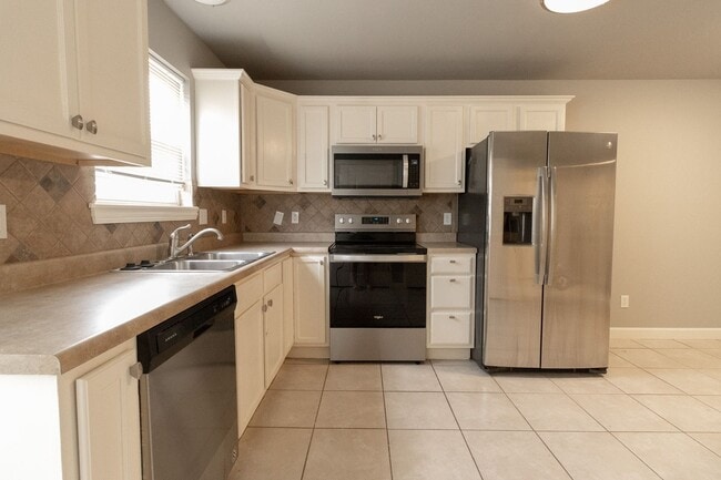 Photo - Condominium Convenience in Columbia!