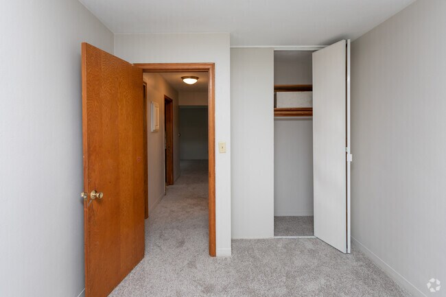 2BR, 1BA - 750SF - Como Lake Estates