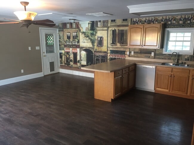 6908 Dorchester Dr Unidad Justin Breiner