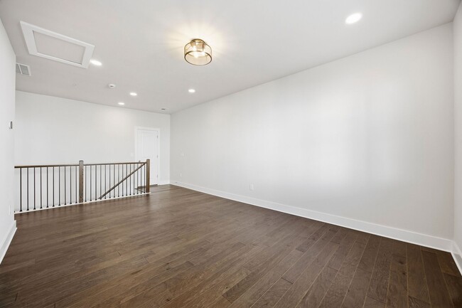 Photo - Walkable Lifetsyle in Westshore!