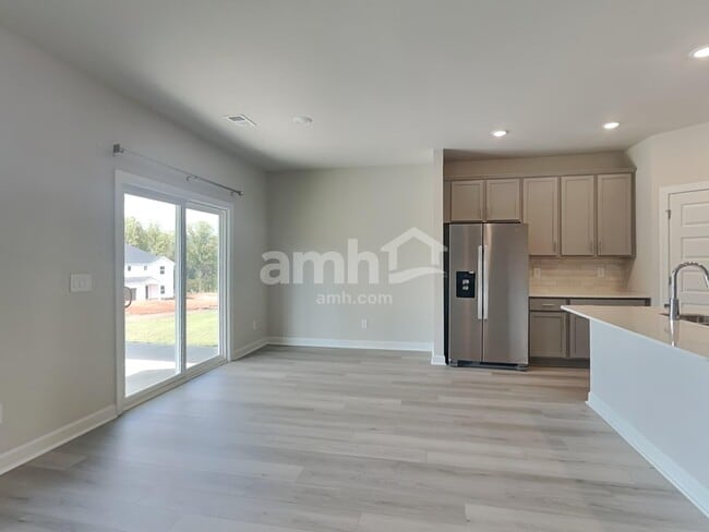 Photo - 305 Granby Trl