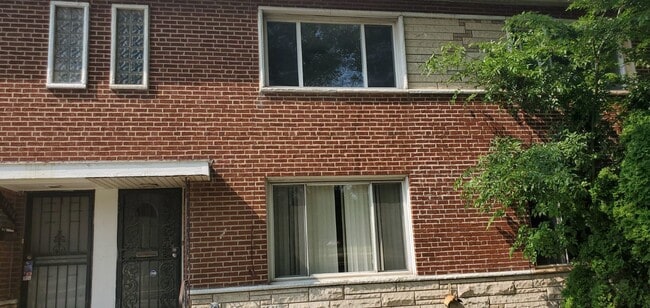 Building Photo - 2400 E 103rd St Rental