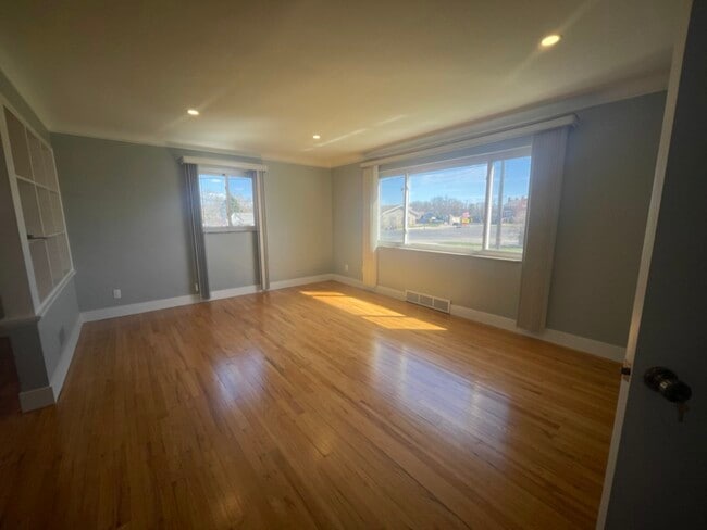 Photo - 5706 Grace Ave