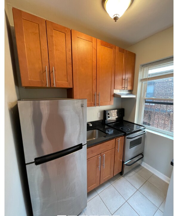 Building Photo - 65 Burbank St