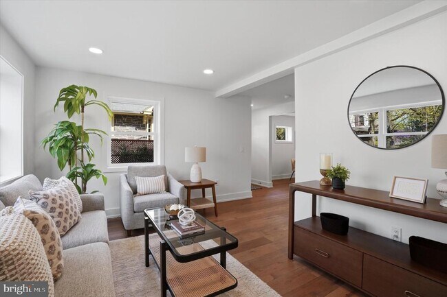 Photo - 425 Grove Pl