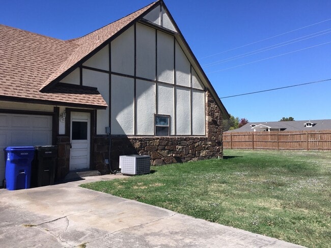 Photo - 4bd 2.5 bath Large Broken Arrow Home