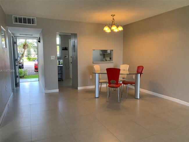 Photo - 3010 Marcos Dr Unit R105