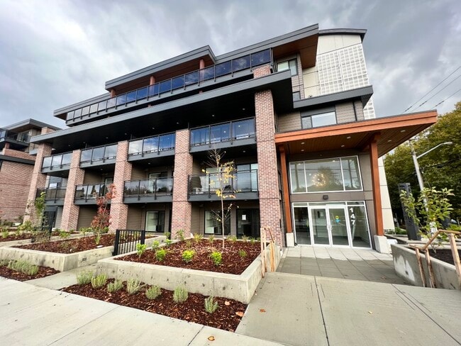 Photo - 147 Haliburton St