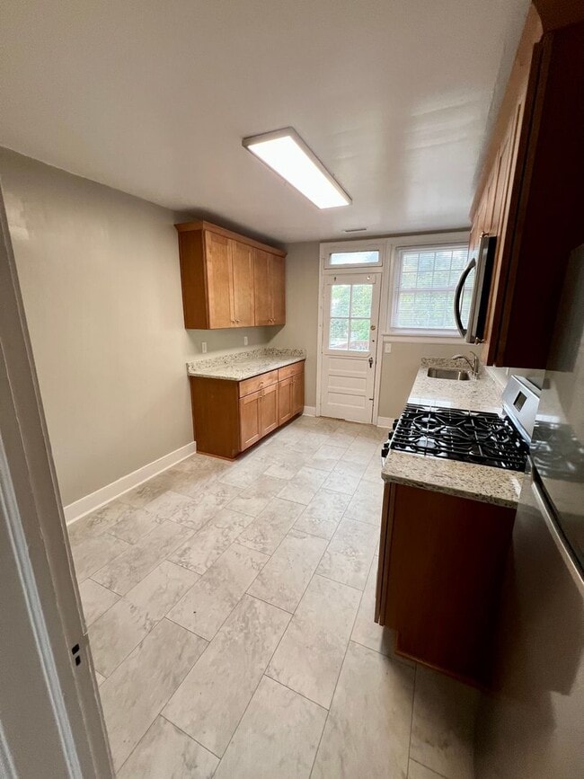 Photo - Huge 1 Bedroom Apartment, in the Near west...