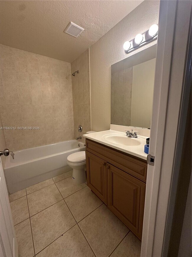 Photo - 1239 NE 127th St Unit A