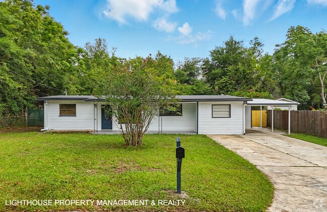 Building Photo - Stunning, Fully Renovated 4 Bed/2 bath Home!