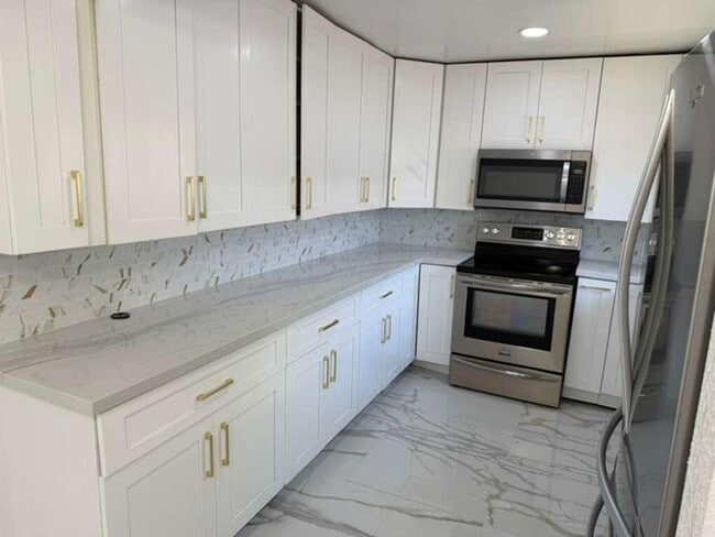 Photo - 160 SE 15th Ave
