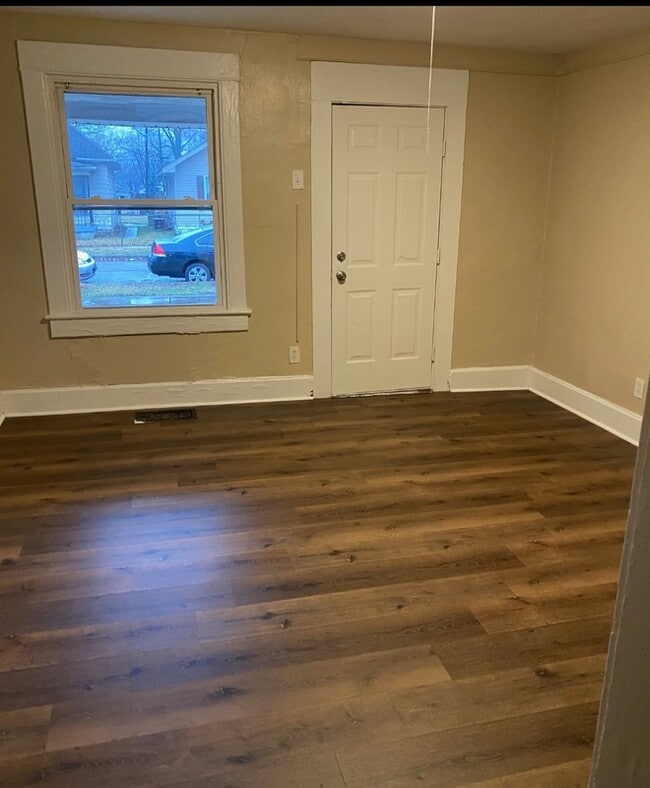 Photo - 411 N Centennial St