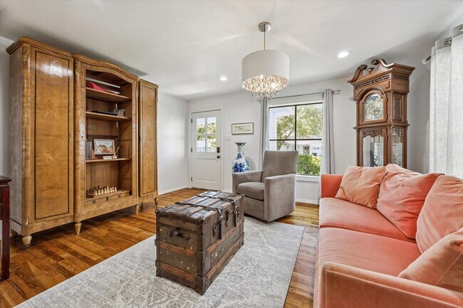 Photo - 4710 Edison St