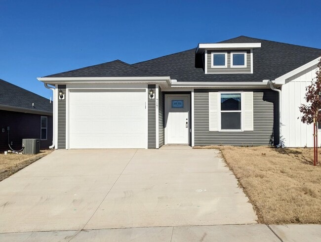Building Photo - 717 Short Leaf Ln