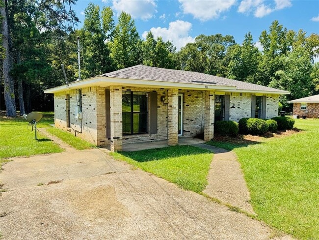 Building Photo - 731 St Martins Dr Rental
