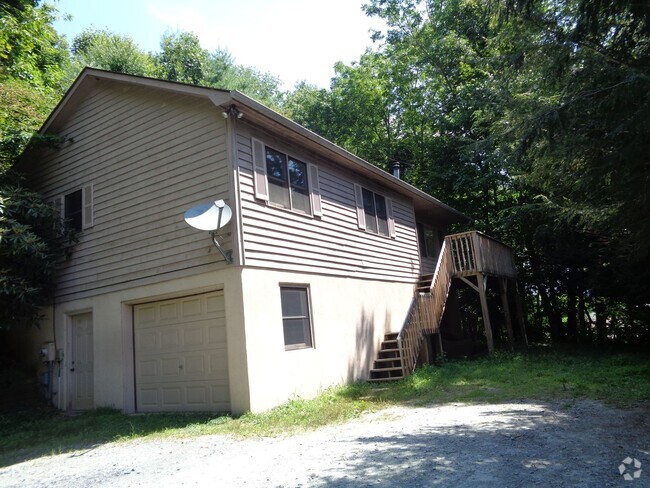 Building Photo - 130 Stoneybrook Ct Rental