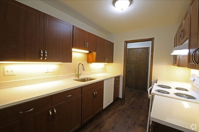 Building Photo - 5220 Interlachen Blvd Rental
