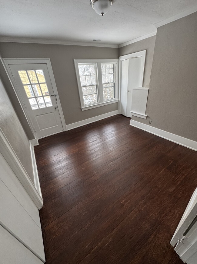 Photo - 721 Thomson St