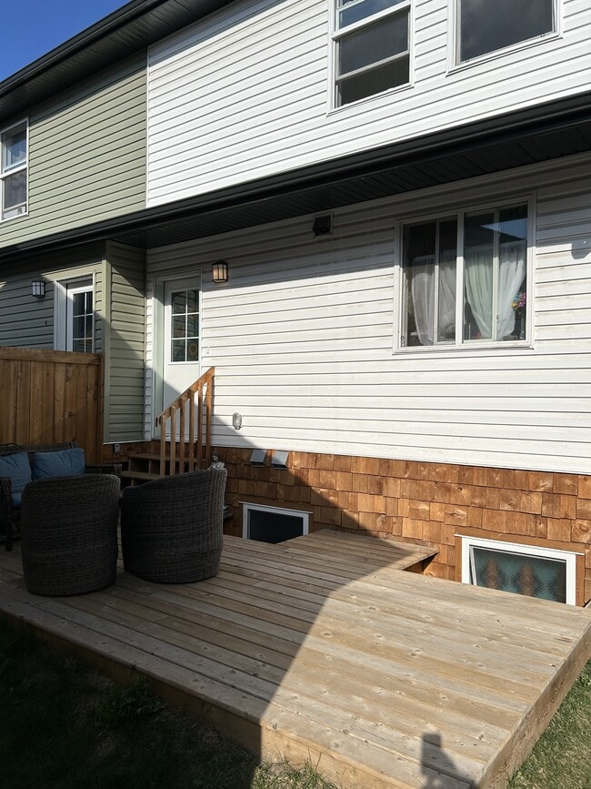 Building Photo - 12420-12476 76 St NW Unit 12420 - Bsmt 1