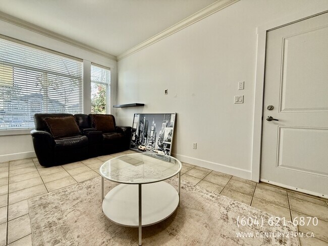 Photo - 13275-13290 90 Ave