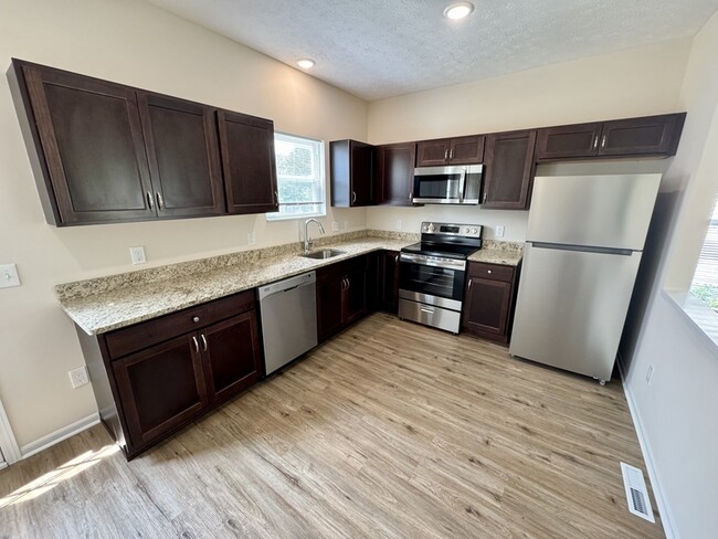 Photo - 389-395 Abbeyville Rd
