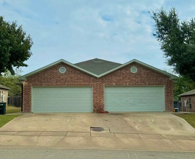 Photo - 947 Sylvia St