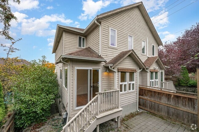 Building Photo - 2Bd/2Ba Seattle Townhouse