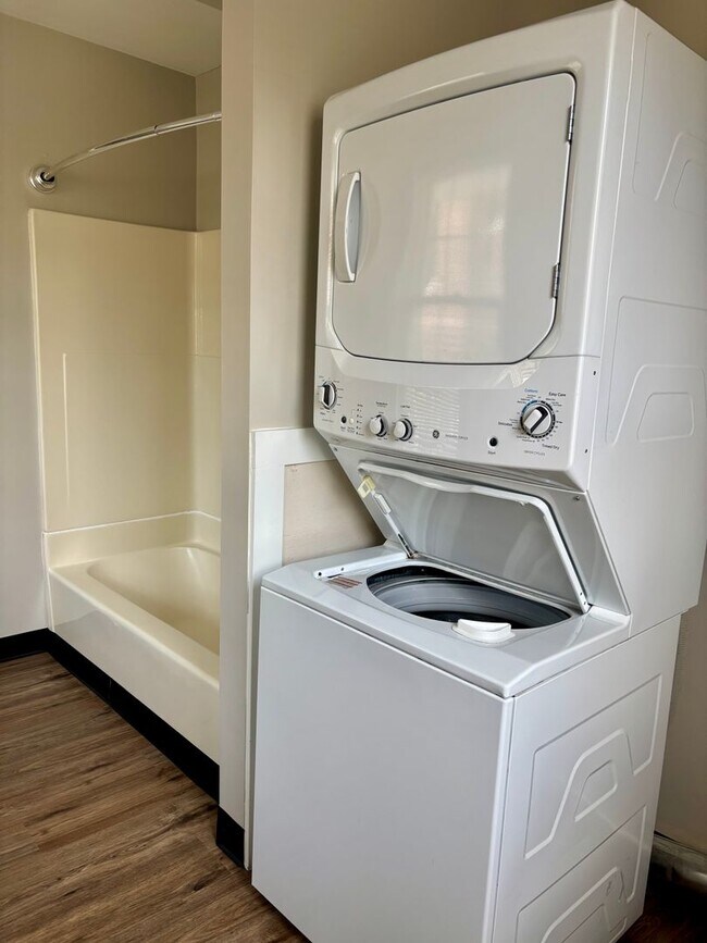 1301 S Queen St Unit 201