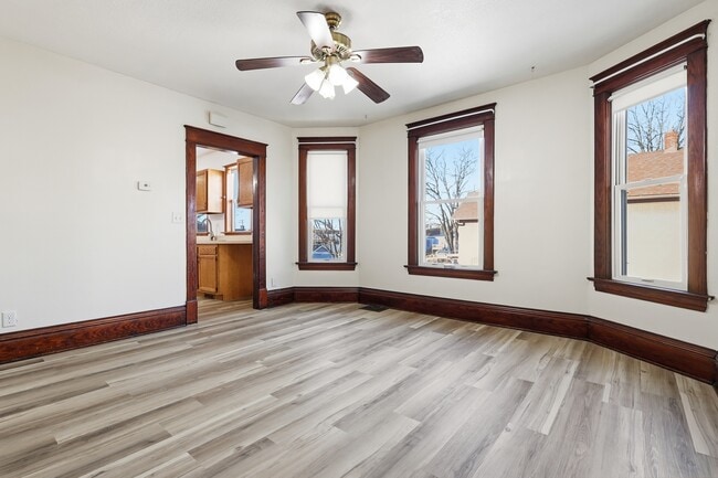 Photo - 104 Jessamine Ave W Unidad 2