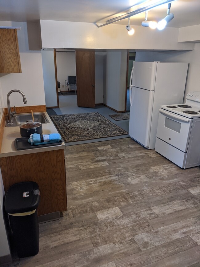 Photo - 109 S 8th Ave Apartments
