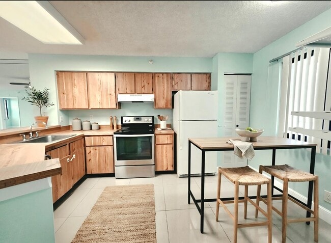 Photo - 2112 S Cypress Bend Dr Unit 707