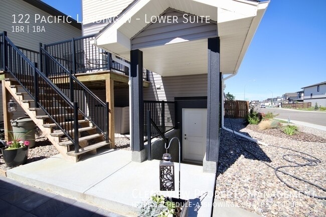Building Photo - ??Showings available NOW at (403) 542-7568??Modern one bedroom, one bathroom basement suite locat... Unit Lower Suite