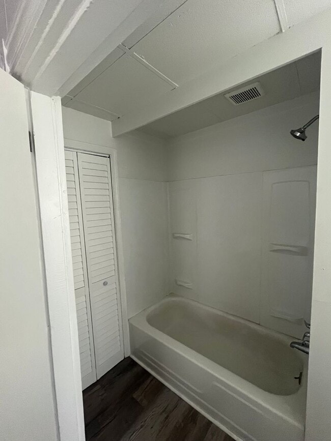 Photo - 2922 Bank St Apartment Unit 2