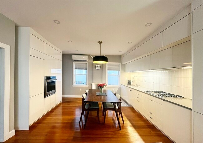 Photo - 118 Brooks St