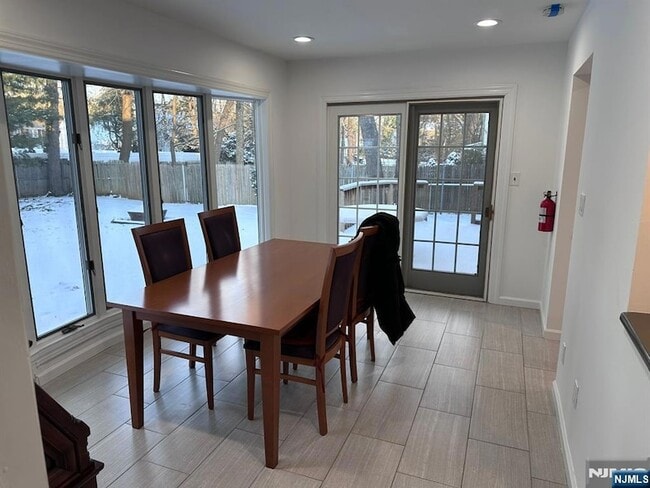 Photo - 14 Louise Ln