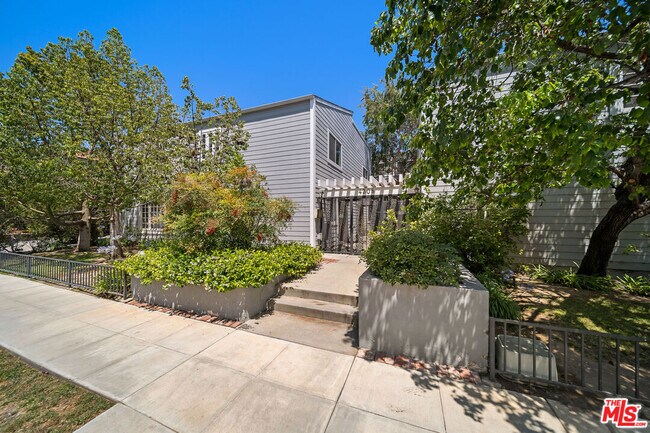 4308 Alcove Ave Unidad 106
