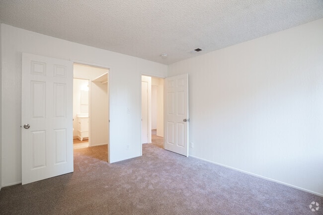 2BR, 1.5BA - 993SF - Bedroom - Kelly Green Apartments