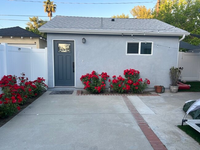 Entrance - 202 N Fairview St House