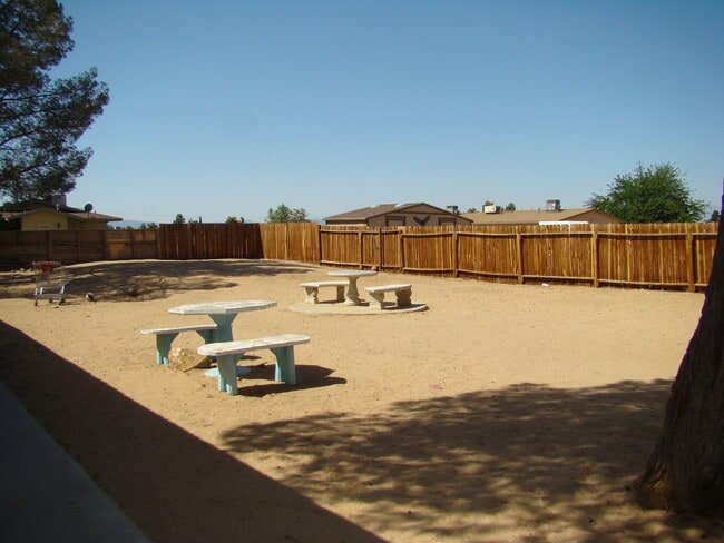 21335 Bear Valley Rd Unidad 2