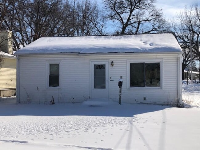 Building Photo - 723 Hartman Ave