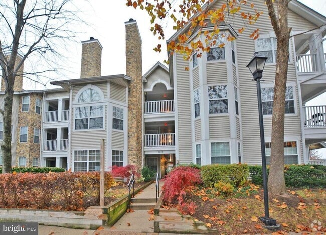 Building Photo - 5608 Willoughby Newton Dr Unit 12 Rental