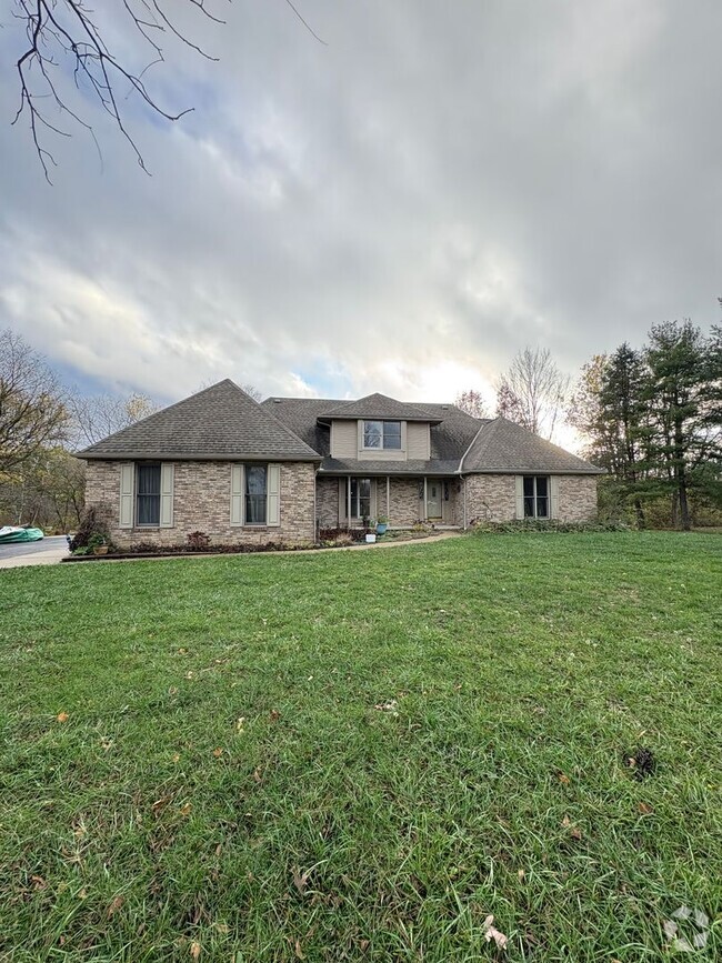 Building Photo - Beautiful 4 Bedroom Home in Grove City!