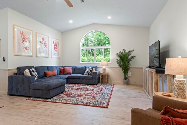 87 Parkview Dr