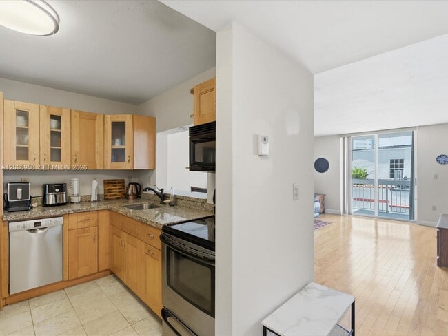 3588 Collins Ave Unit 504