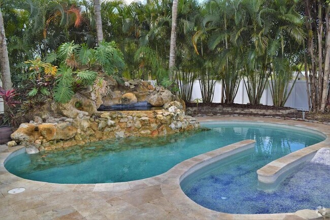 Building Photo - 2226 Siesta Dr Rental