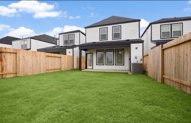 Photo - 2911 Crown Gate Dr