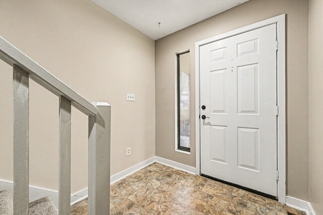 Photo - 304 Cedarwood Ln