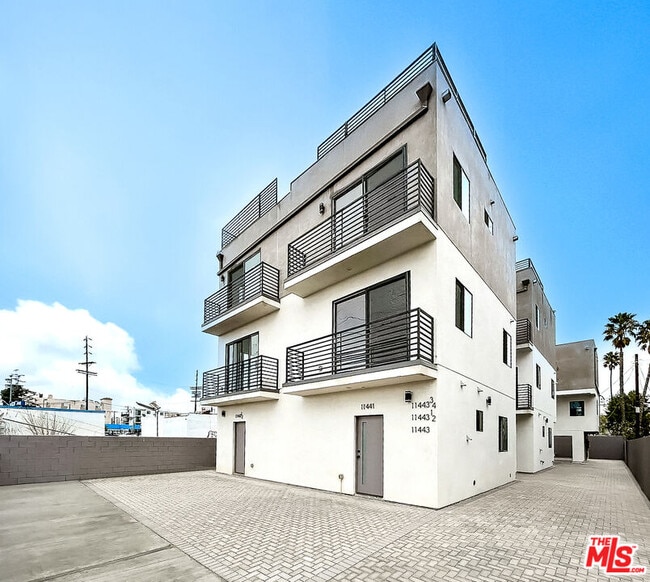 Building Photo - 11443 Hatteras St