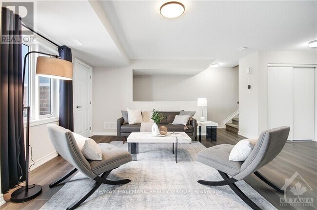 Photo - 298 Zenith Private